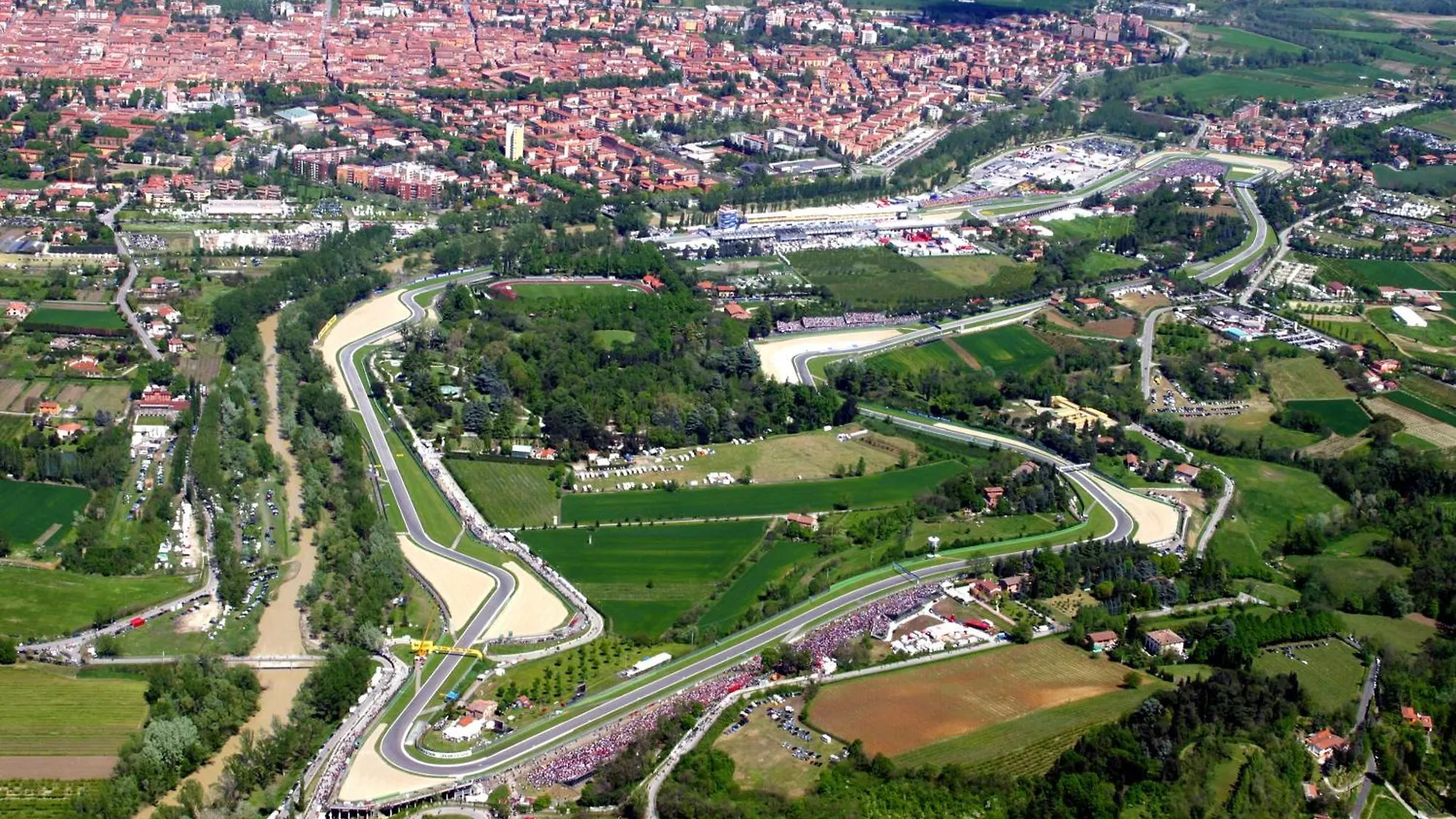 La Casa Di Hank - Il Centro Storico E L Autodromo Imola